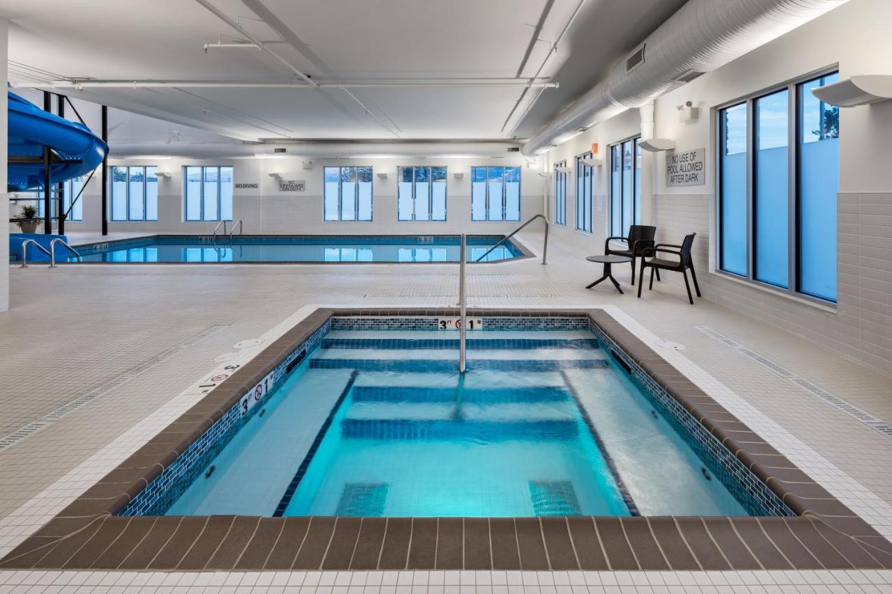 Towneplace Suites By Marriott West Kelowna Bagian luar foto