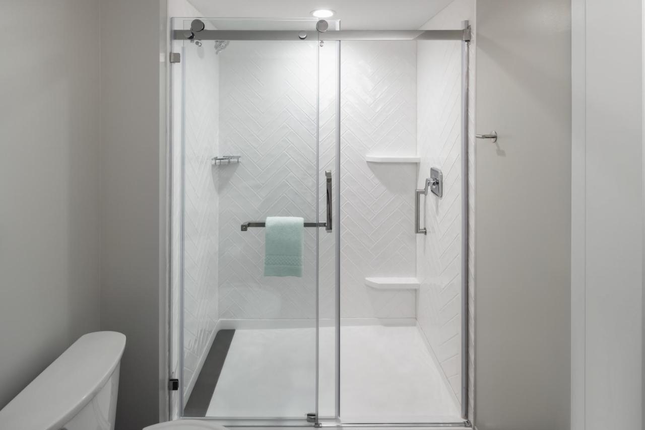 Towneplace Suites By Marriott West Kelowna Bagian luar foto