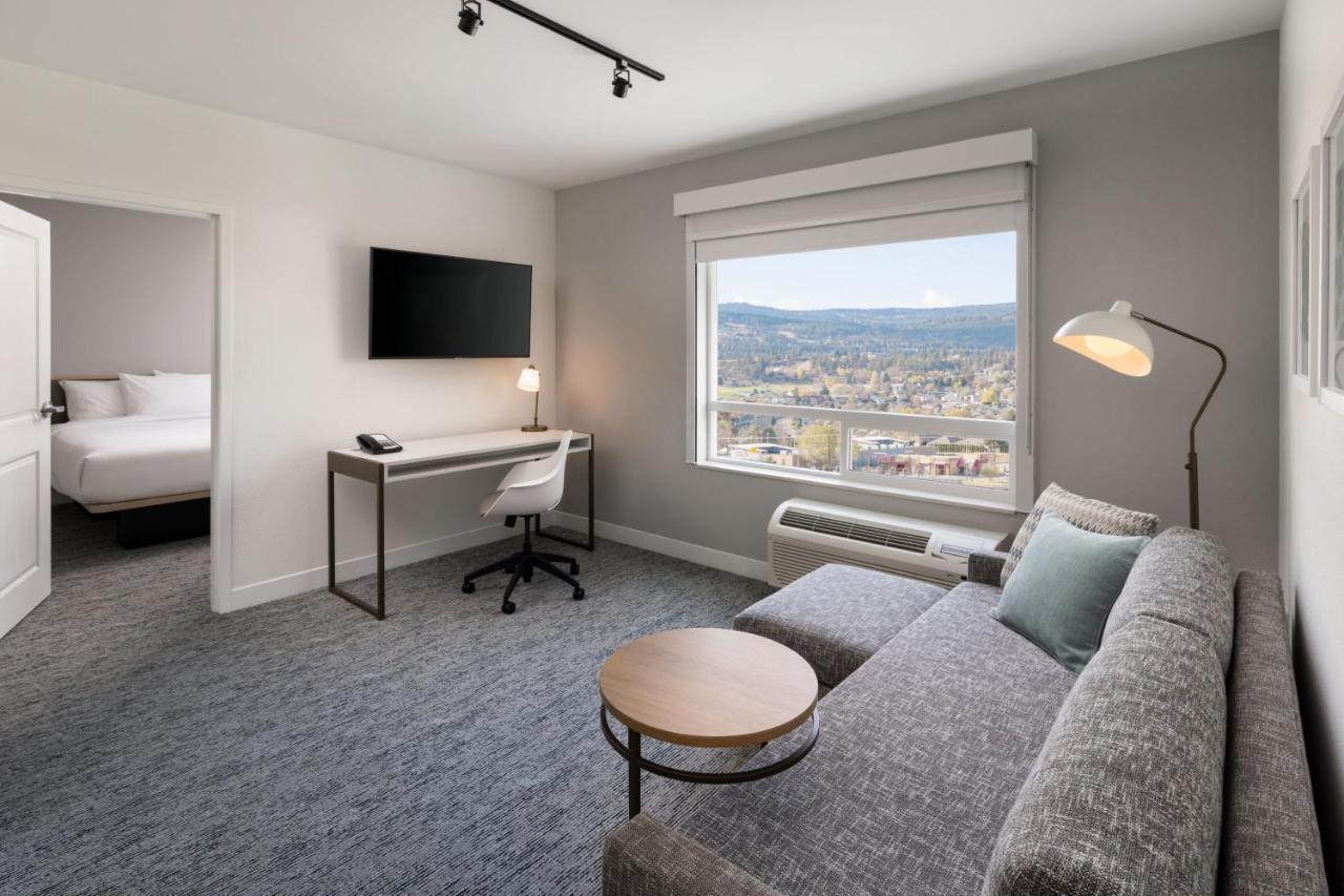Towneplace Suites By Marriott West Kelowna Bagian luar foto