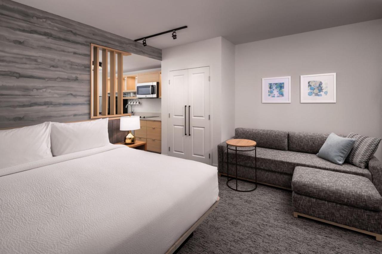 Towneplace Suites By Marriott West Kelowna Bagian luar foto
