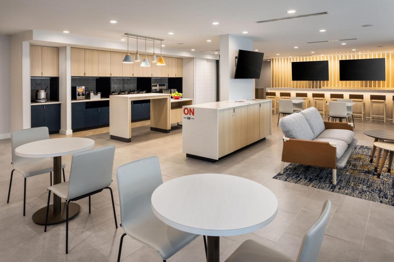 Towneplace Suites By Marriott West Kelowna Bagian luar foto