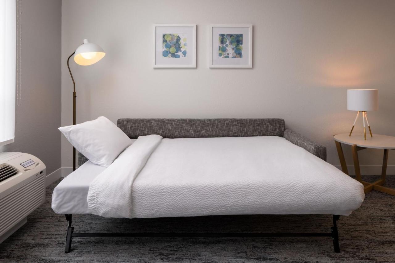 Towneplace Suites By Marriott West Kelowna Bagian luar foto