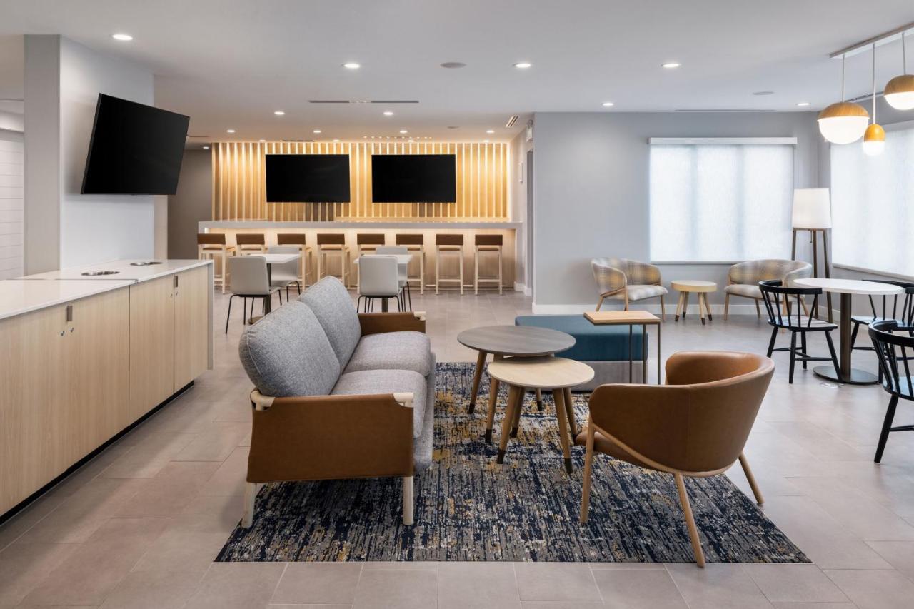 Towneplace Suites By Marriott West Kelowna Bagian luar foto