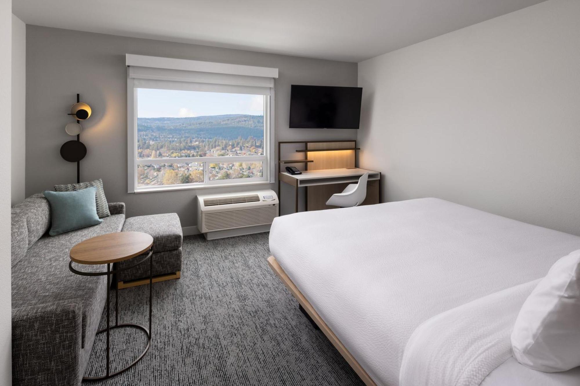 Towneplace Suites By Marriott West Kelowna Bagian luar foto